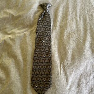 Clip on tie